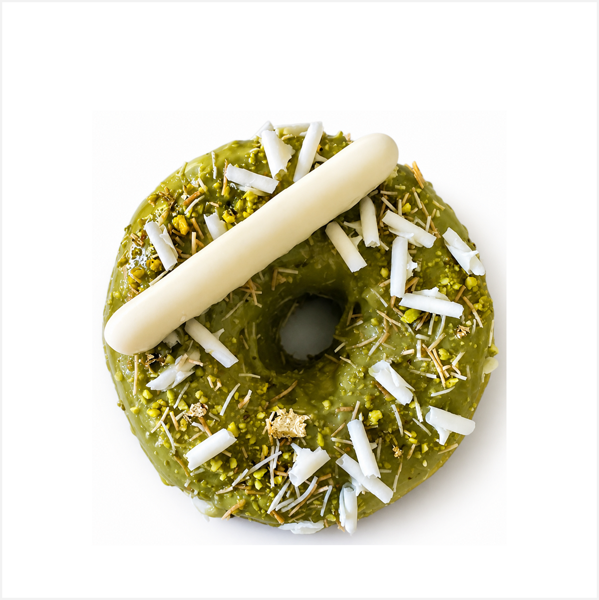 Pistachio sponge cake, covered with pistachio spread, kunafi, white chocolate curls, crushed pistachio and white chocolate finger topping. Perfect for corporate gifting and desk drops